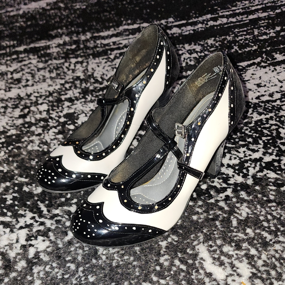 Dexflex Comfort Black and White Heels